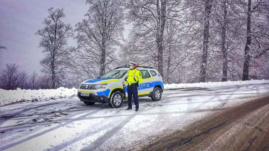 Recomandările polițiștilor pentru șoferii care vor să plece la drum