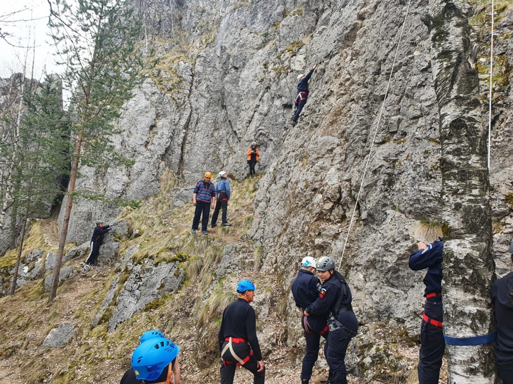 Jandarmii montani au învățat cum să se cațere pe munți