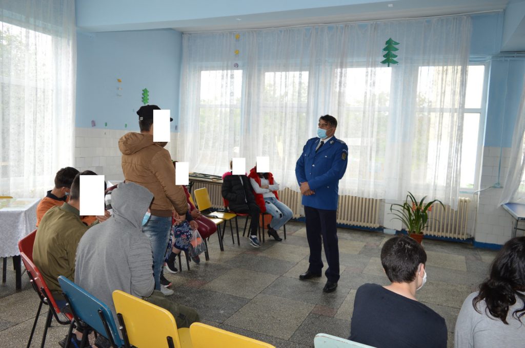 Jandarmii, la Complexul de Servicii Comunitare pentru Copilul cu Nevoi Speciale Târgu Jiu