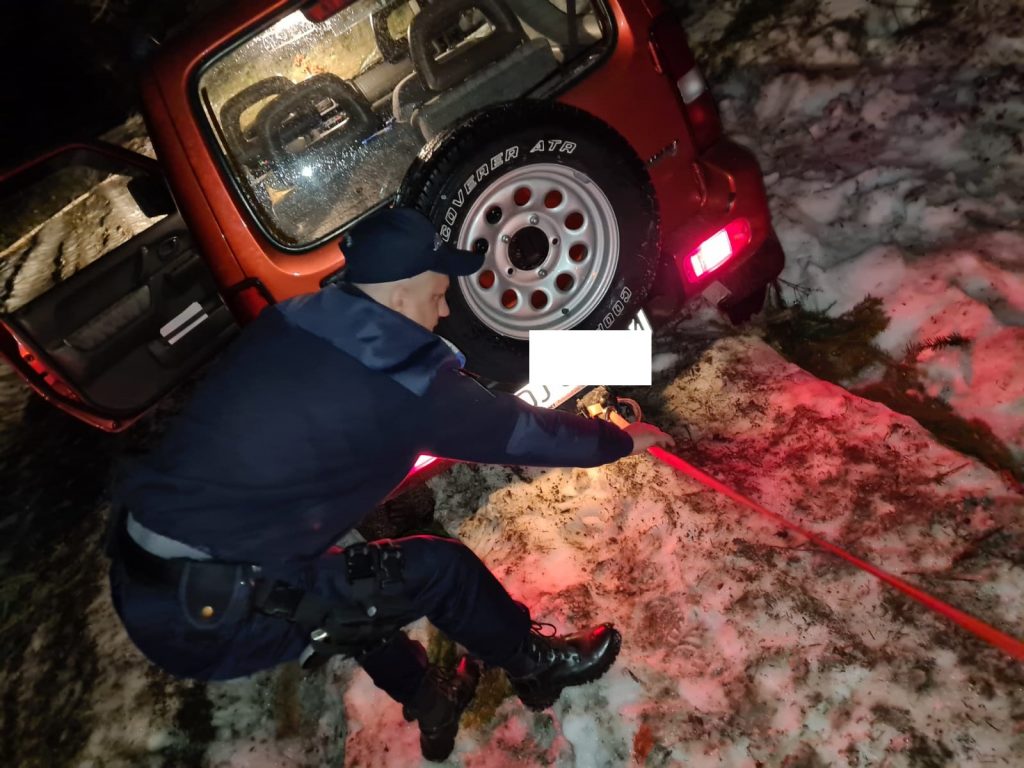 Au rămas înzăpeziţi pe Valea Sohodolului