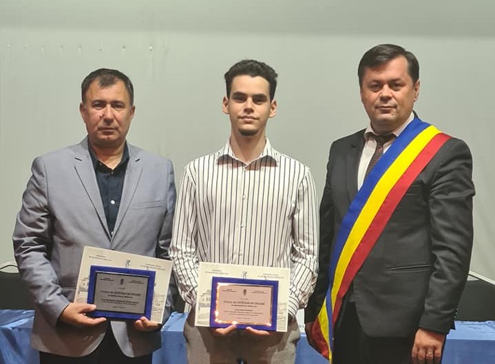 Profesorul Eugen Nodea și olimpicul Ioan Giovani Popescu au primit distincția de „Cetățean de onoare“