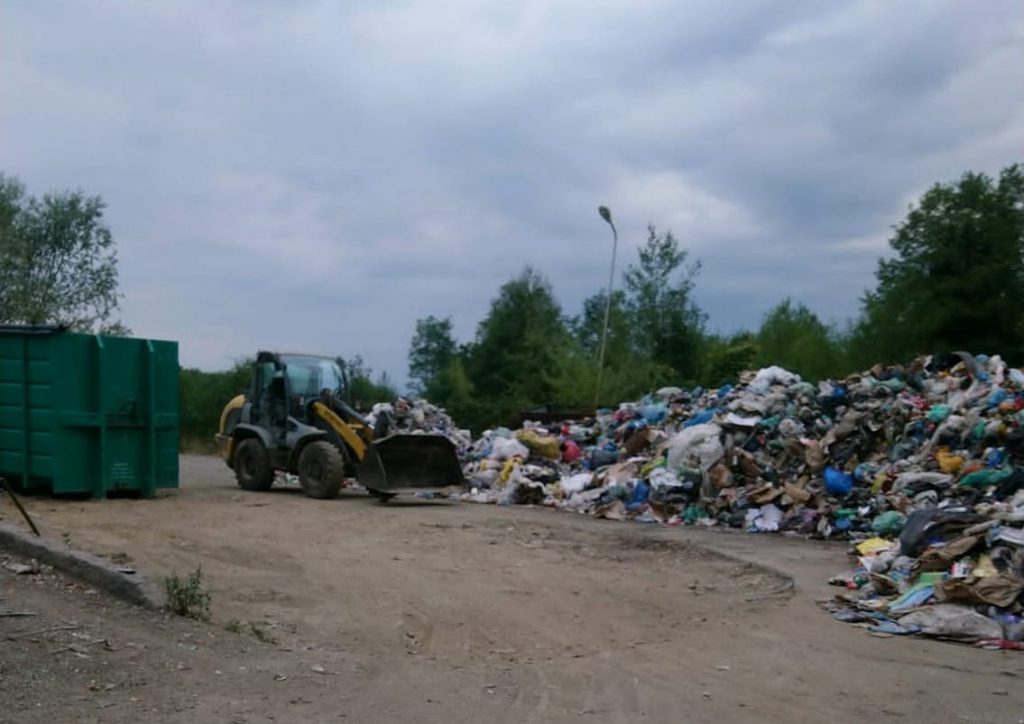 Operatorul de la Stația de transfer a deșeurilor din Novaci, amendat de Garda de Mediu