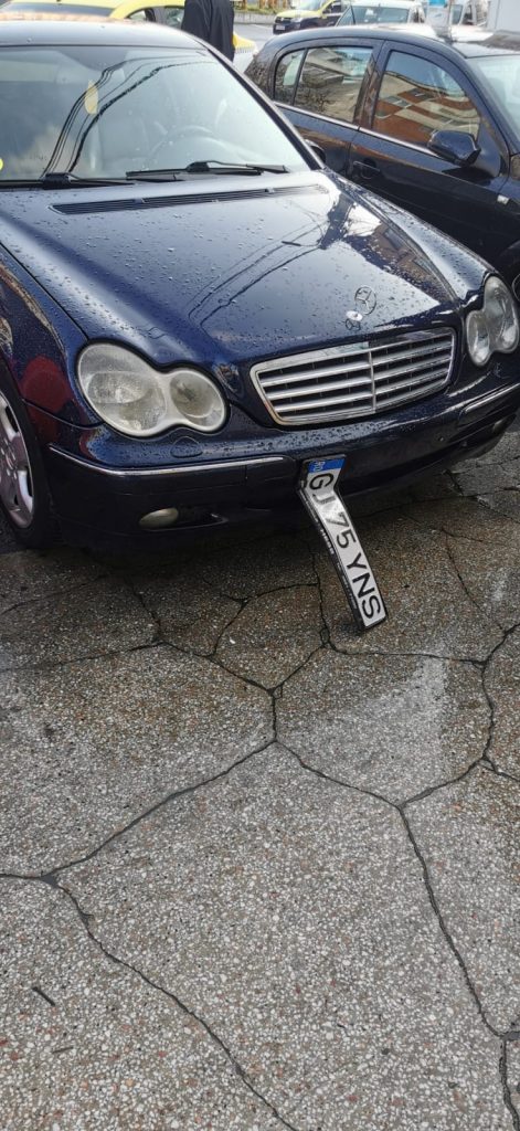 Mașini vandalizate în zona Pieții Mici
