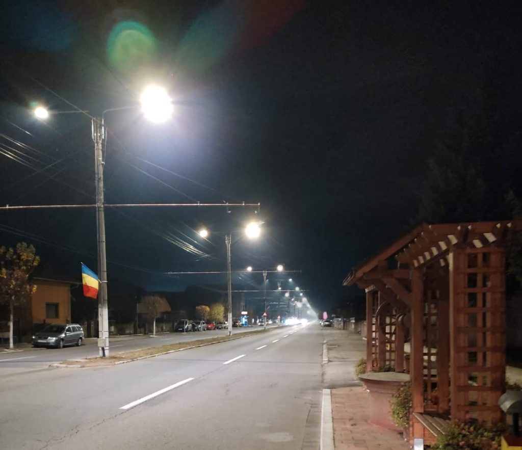 Iluminat modernizat pe un bulevard din municipiul Târgu Jiu