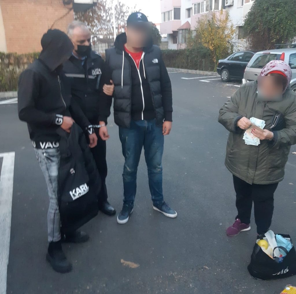 Femeie tâlhărită de doi adolescenți pe o stradă din Târgu Jiu