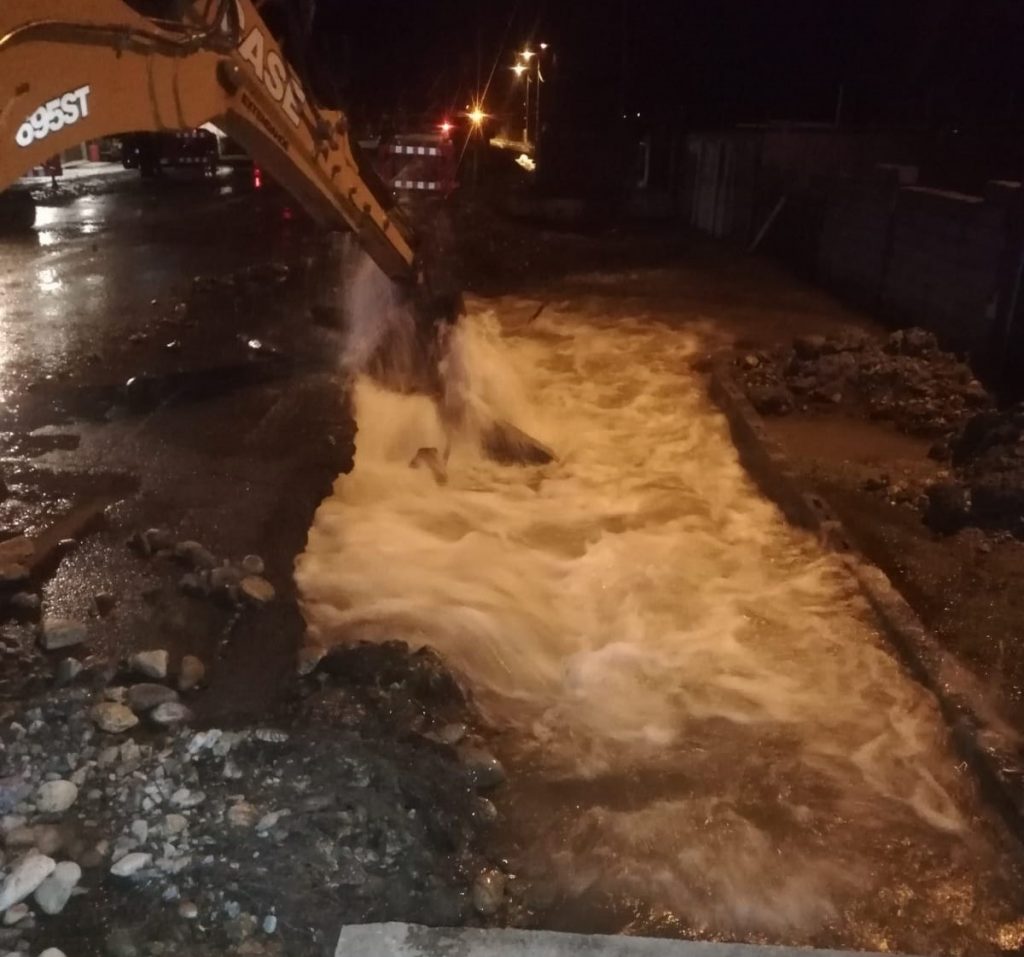 Avarie majoră la rețeaua de apă din Târgu Jiu. Există riscul întreruperii furnizării apei în partea de nord a orașului