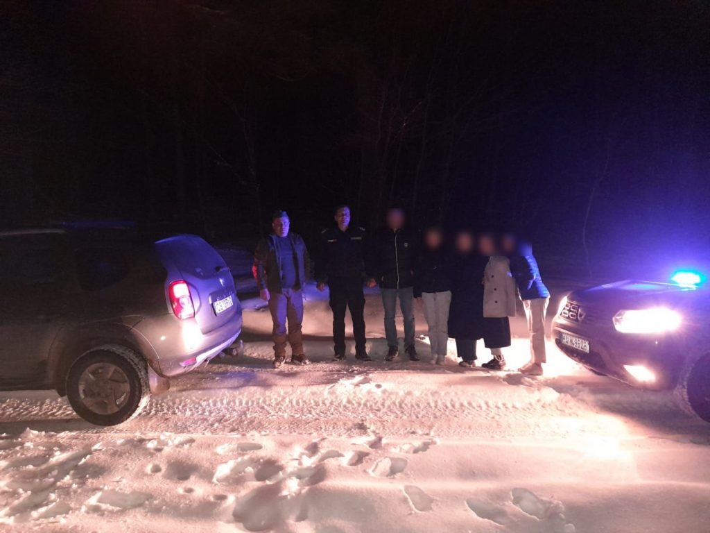 Cinci turiști au rămas înzăpeziți în Munții Godeanu. Jandarmii montani de la Tismana au intervenit
