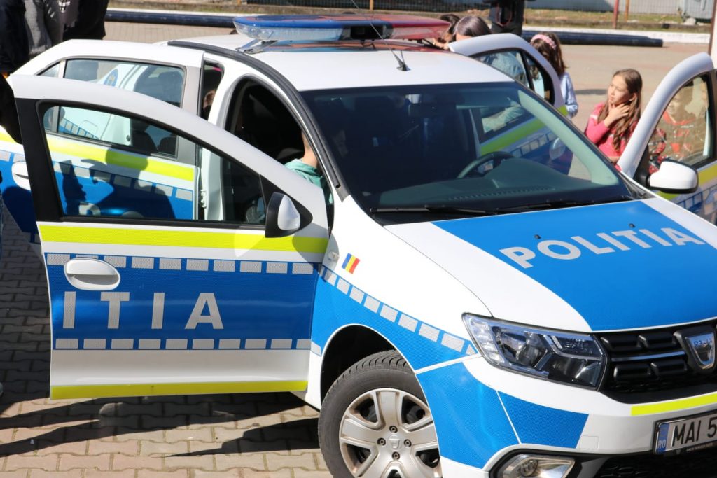 Cu tractorul neînmatriculat pe drumul public. Nu deținea nici măcar permis de conducere
