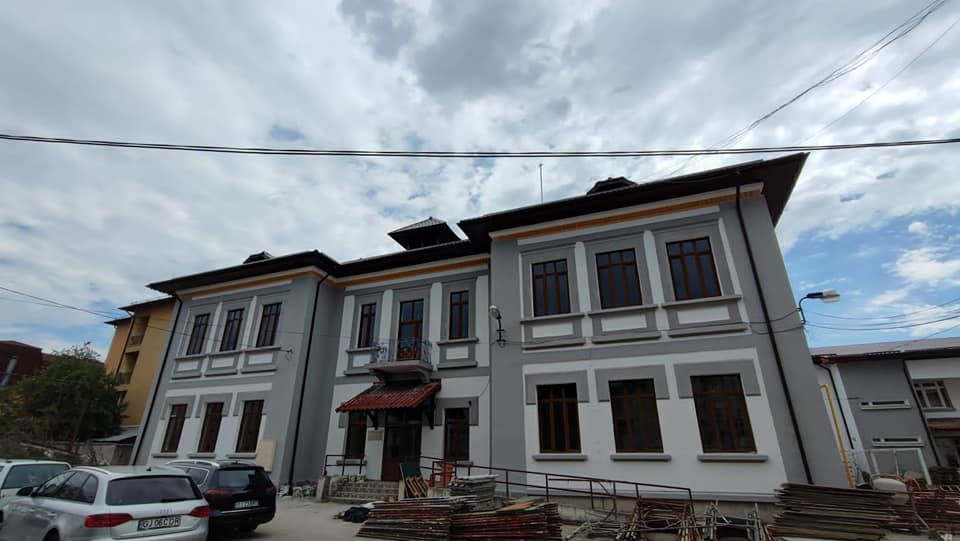 Se apropie de finalizare lucrările de modernizare a unei clădiri de la Școala Gimnazială „Constantin Săvoiu”