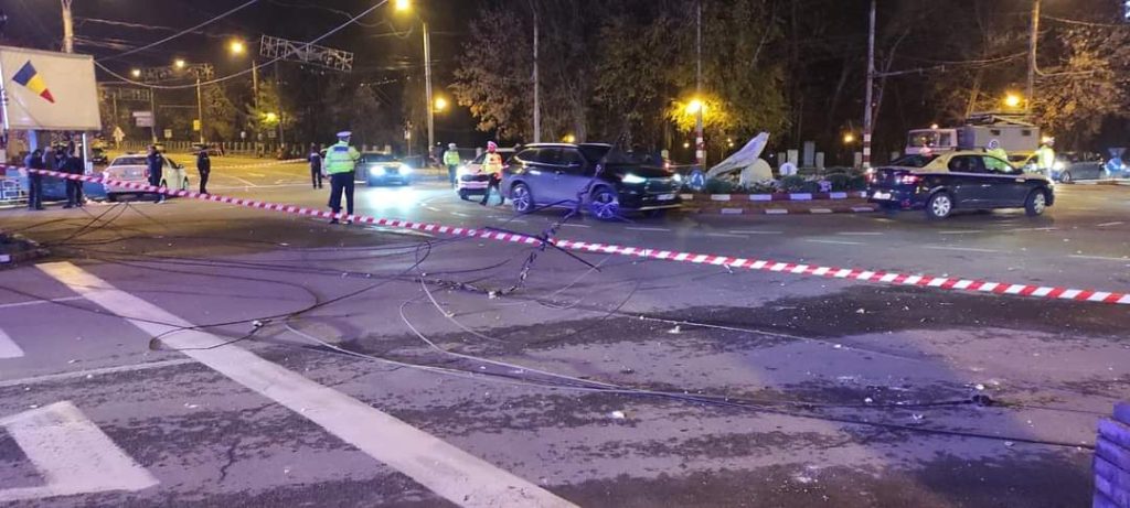 A distrus cablurile pentru troleibuze și de iluminat din zona Pieței Centrale