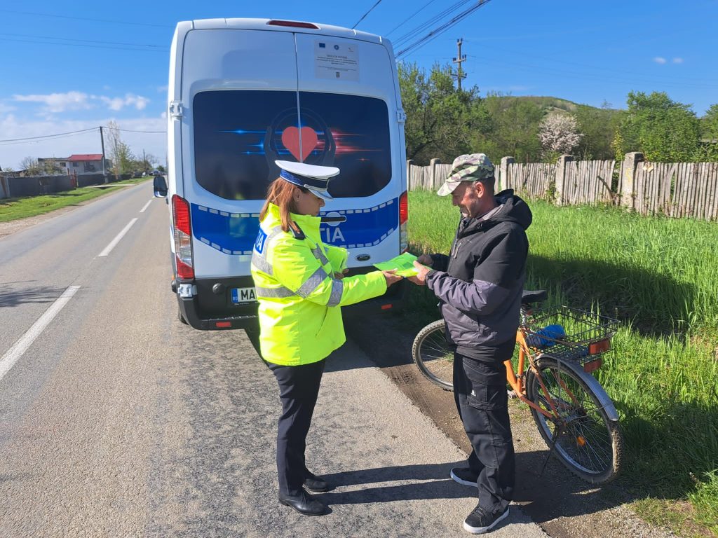 Bicicliști din comunele Săulești, Turburea și Bărbătești, trași pe dreapta de polițiști