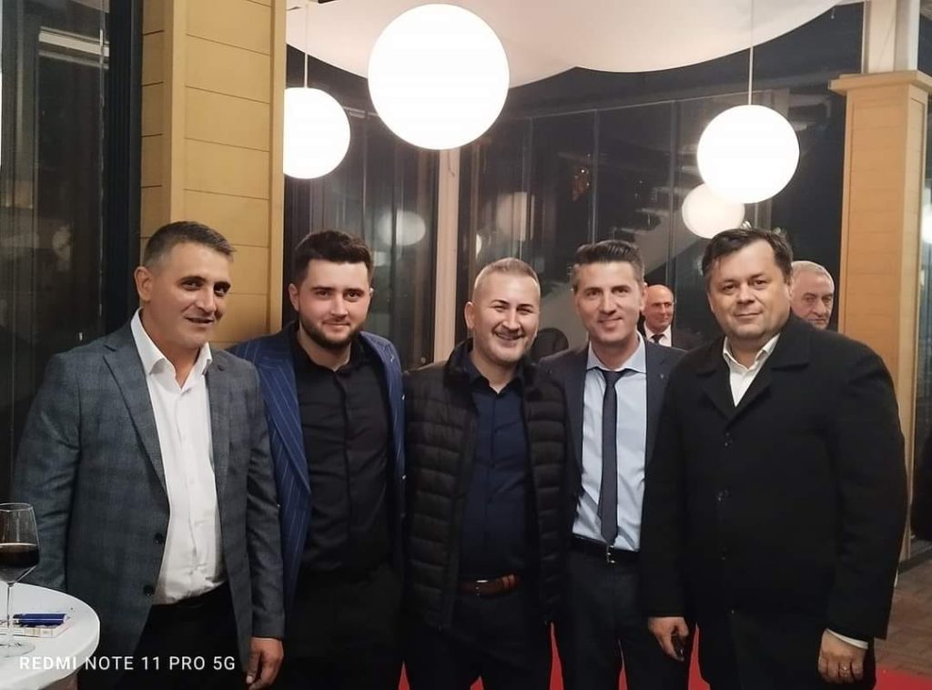 Petrecere de final de an pentru angajații Primăriei Târgu Jiu și familiile acestora. La eveniment au participat și angajații societăților din subordine