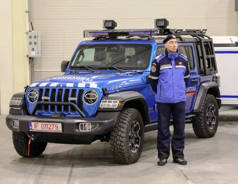 Autospecială pentru acces în zone greu accesibile, în dotarea Jandarmeriei Gorj