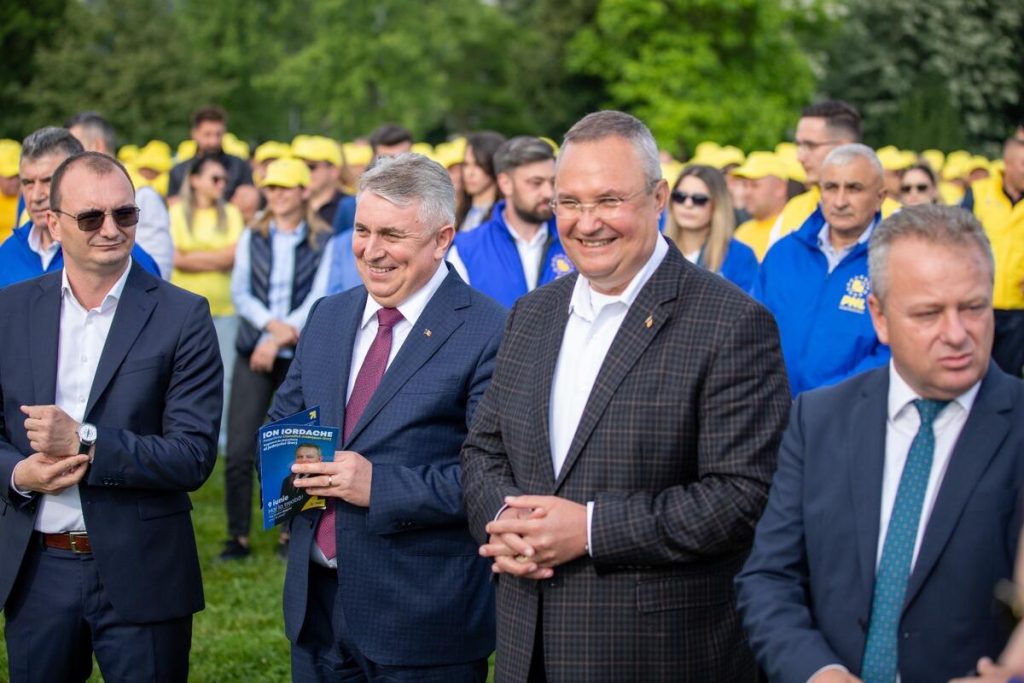 Aproximativ 2.000 de liberali s-au strâns la Coloana fără Sfârșit
