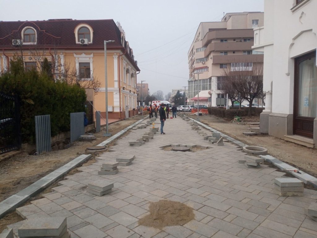 INCREDIBIL: Modernizarea Căii Eroilor făcută de o firmă suspectă de legături cu mafia italiană. „Primăria Târgu Jiu face afaceri pe spatele cetățenilor cu mafia din Italia“