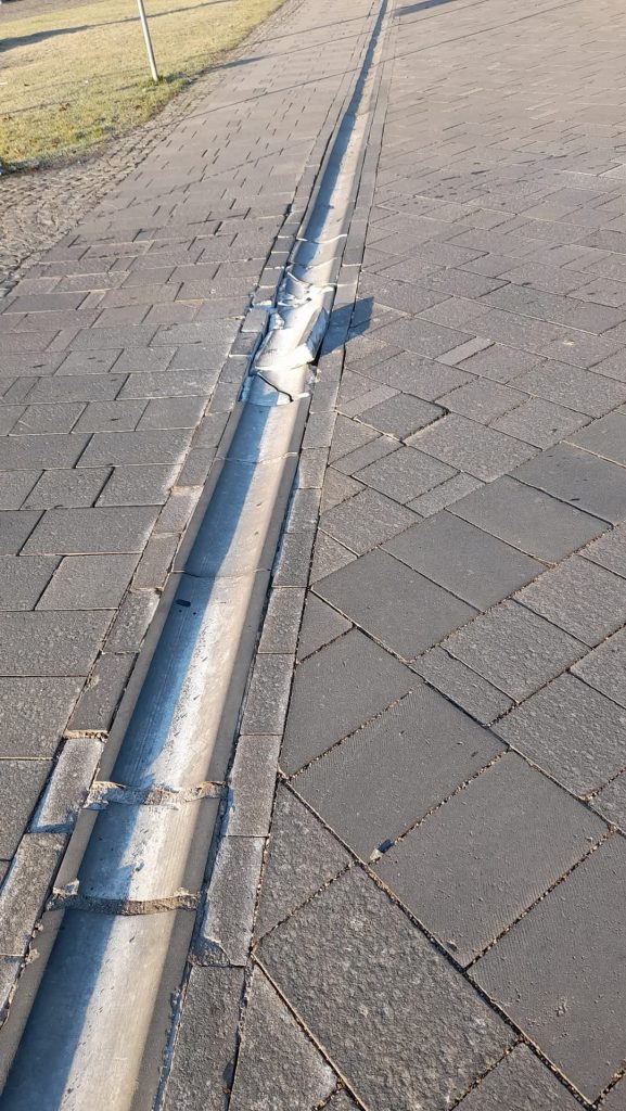 Pericol pentru șoferi pe Calea Eroilor