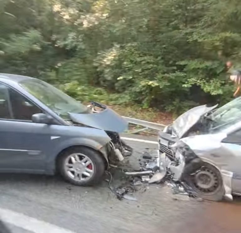 Un șofer de 41 de ani din Târgu Jiu, implicat în accidentul rutier din Defileul Jiului. Șapte persoane au ajuns la spital