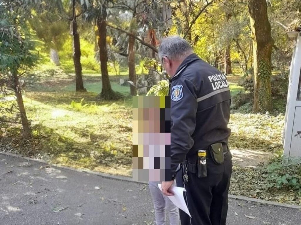 Copil de 9 ani, rătăcit în Parcul Central din Târgu Jiu, găsit cu ajutorul unui cetățean vigilent