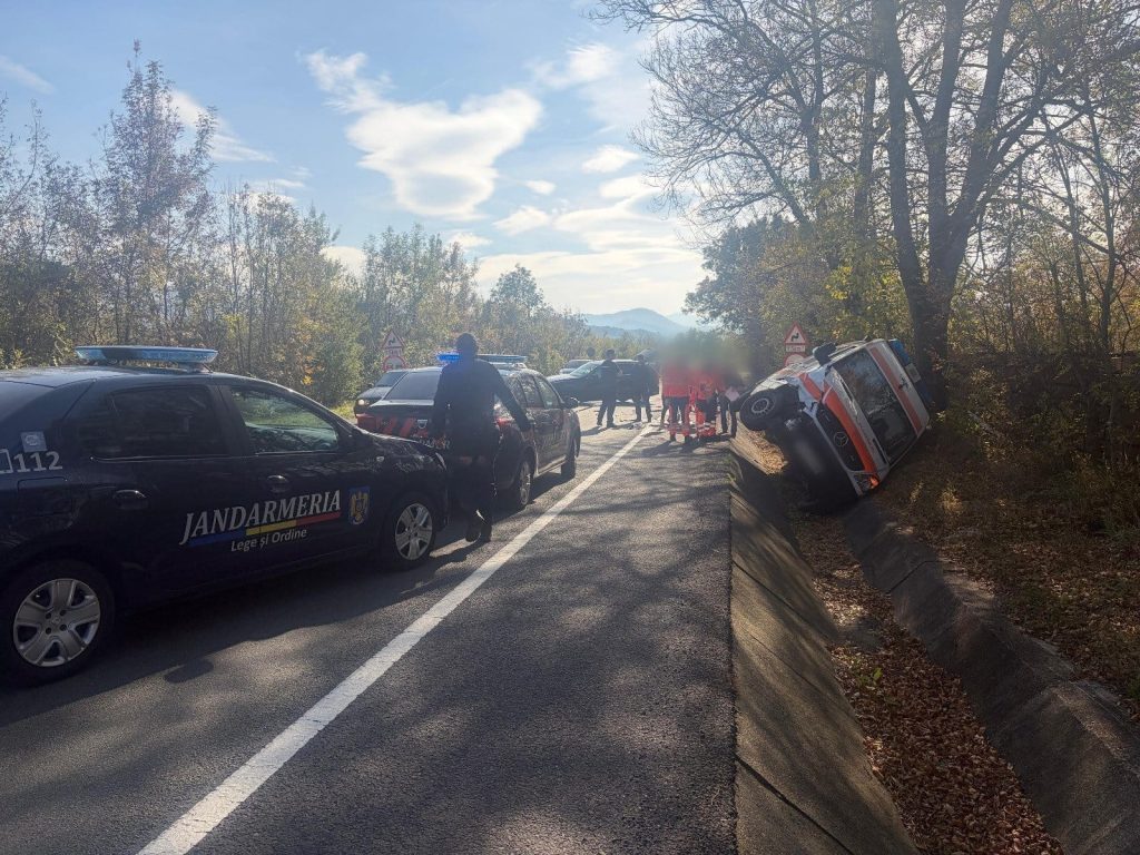 Jandarmi din Gorj, primii care au intervenit la un accident rutier în Hunedoara