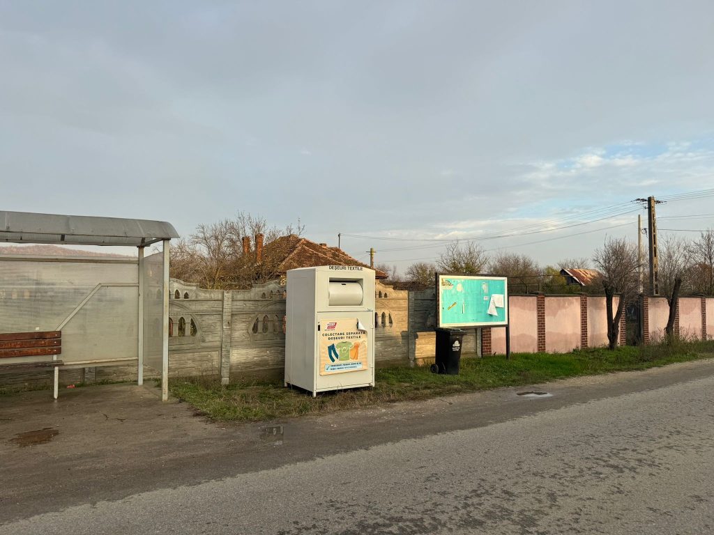 Două containere pentru colectarea deșeurilor textile au fost amplasate în localitatea Bolboși