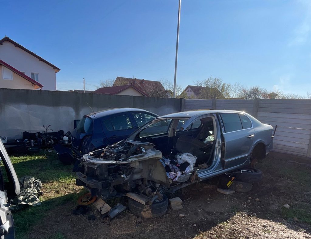 Activitate ilegală de dezmembrare auto, oprită de Garda de Mediu Gorj. Bărbat amendat cu 10.000 de lei