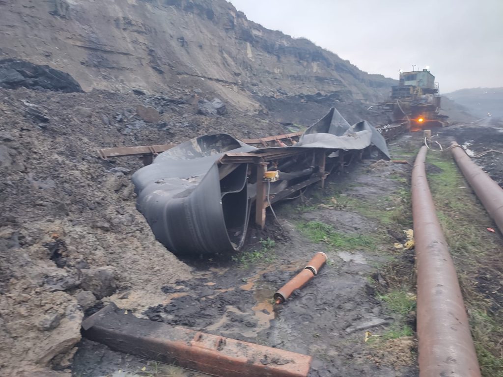 Taluz surpat în cariera Tismana: un utilaj afectat, repornirea transportorului programată pentru jumătatea lunii decembrie