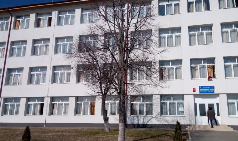 Profesorul de la Liceul Tehnologic Turceni urmărit penal pentru abuz sexual a fost suspendat de la catedră