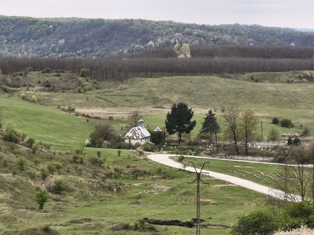 Satul din Gorj din care nu a mai rămas decât biserica și cimitirul