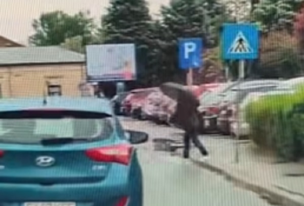 VIDEO Femeie accidentată pe trecerea de pietoni, în Târgu Jiu. De ce este învinuită victima