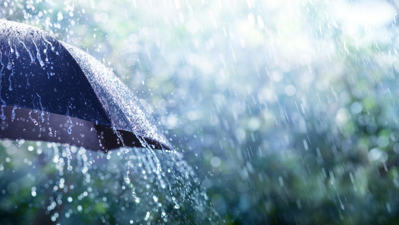 Gorjul intră sub avertizări meteo severe: ploi torențiale și instabilitate accentuată în weekend