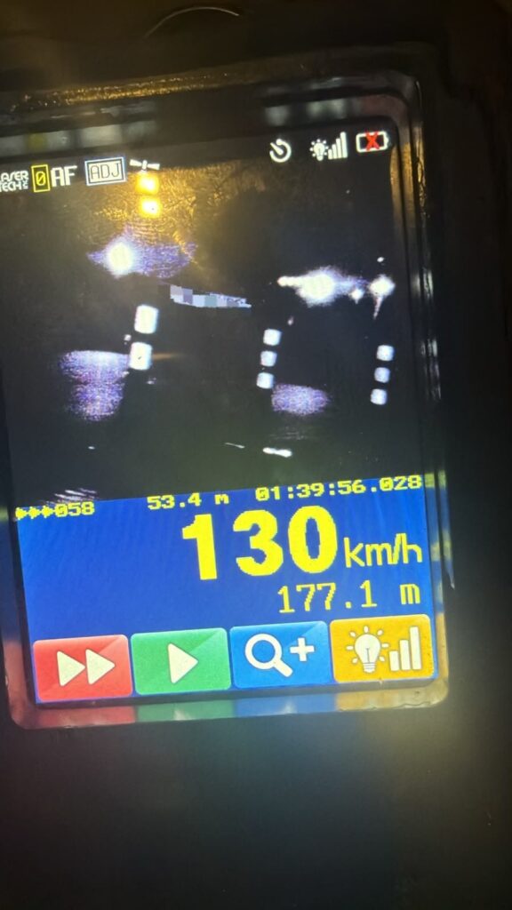 INCREDIBIL: Tânăr depistat de polițiști când circula cu 130 km/oră în centrul municipiului Târgu Jiu