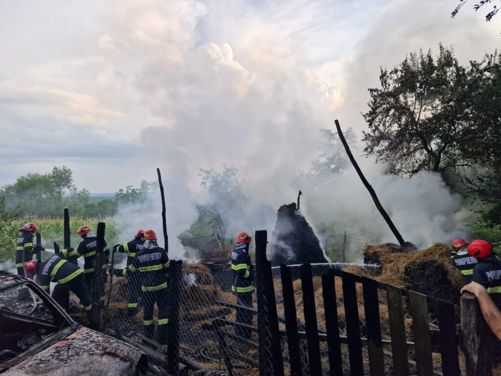 Incendiu de proporții în comuna Runcu