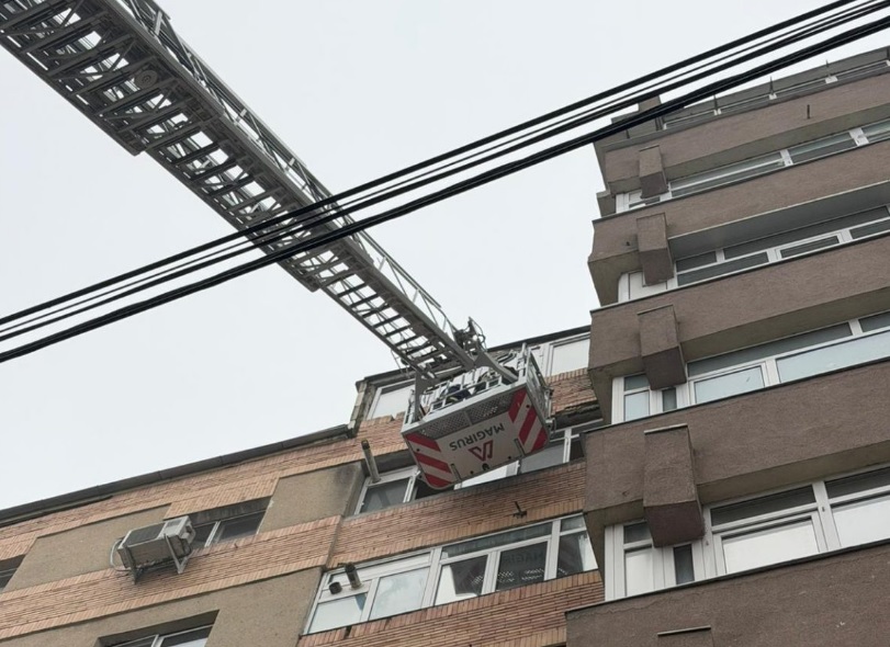 Pompierii au intervenit la un bloc din centrul municipiului Târgu Jiu