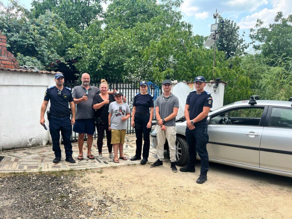 Jandarmii din Novaci, sprijin pentru o familie de turiști olandezi rămasă cu mașina defectă pe Transalpina